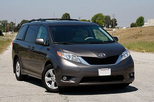 toyota-sienna-3-2011-.jpg