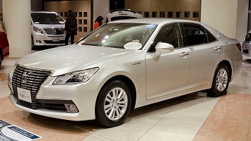 toyota-crown-14-2012-.jpg